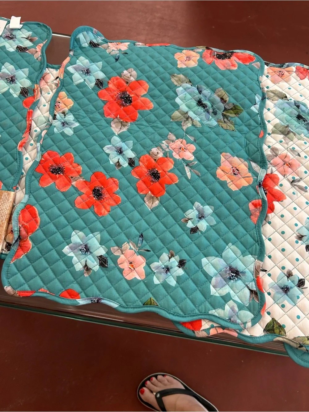 Pioneer Woman “Vintage Bloom” table runner & 8 matching placemats